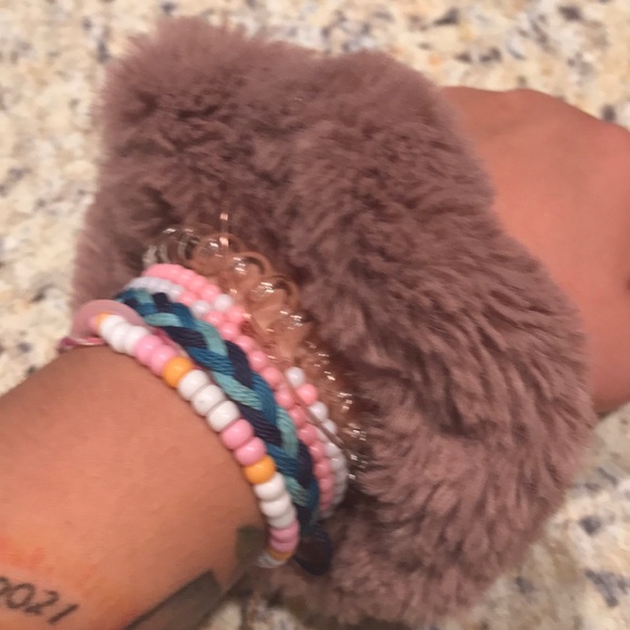 Scrunchie - Picture 1 of 2